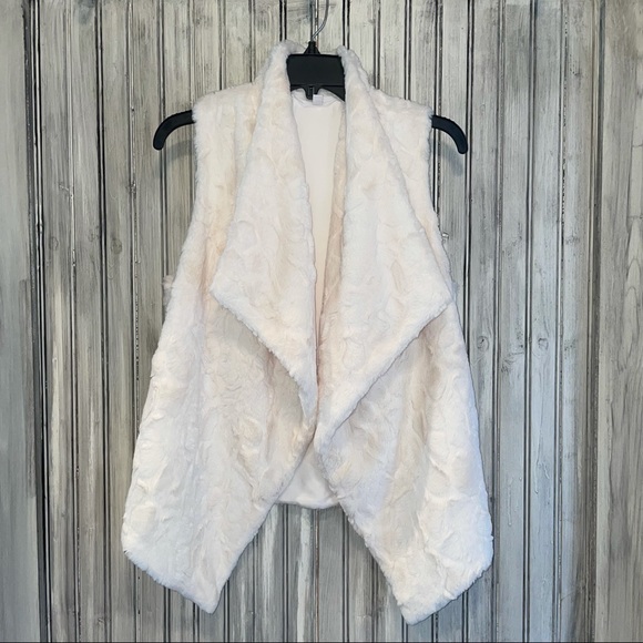 Jack by BB Dakota Cordova Faux Fur Vest - Picture 2 of 7